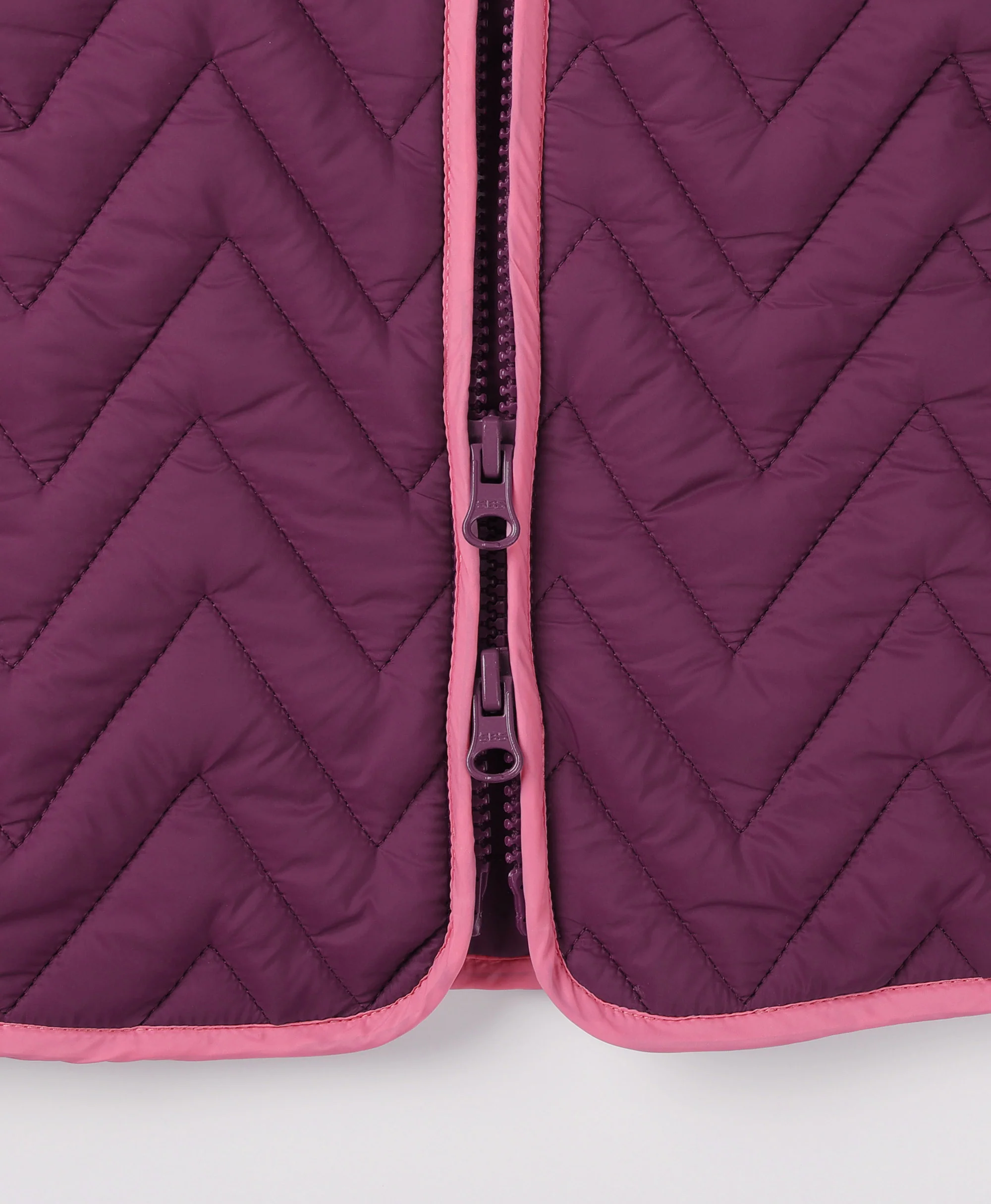 Women's Heated Chevron Quilted Vest - Image 9